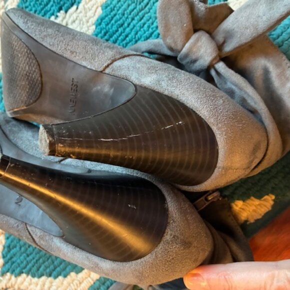Nine West Women's Gray Faux Suede Side Zip Ankle Boots Booties Heels w Bow Sz 11 - Picture 9 of 10